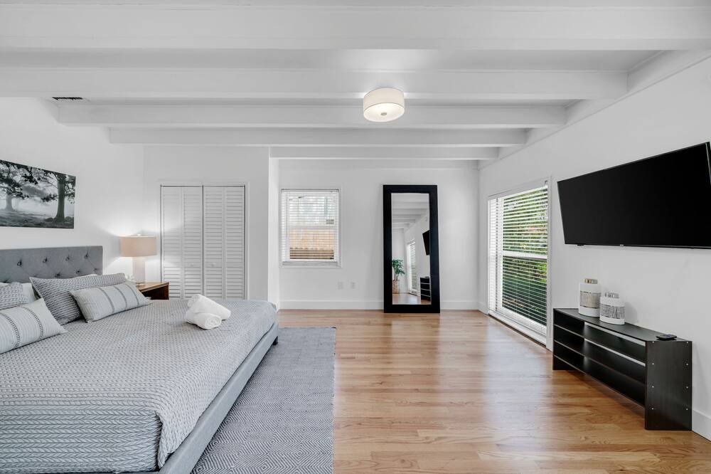 Photo of Bedroom in Miami Shores