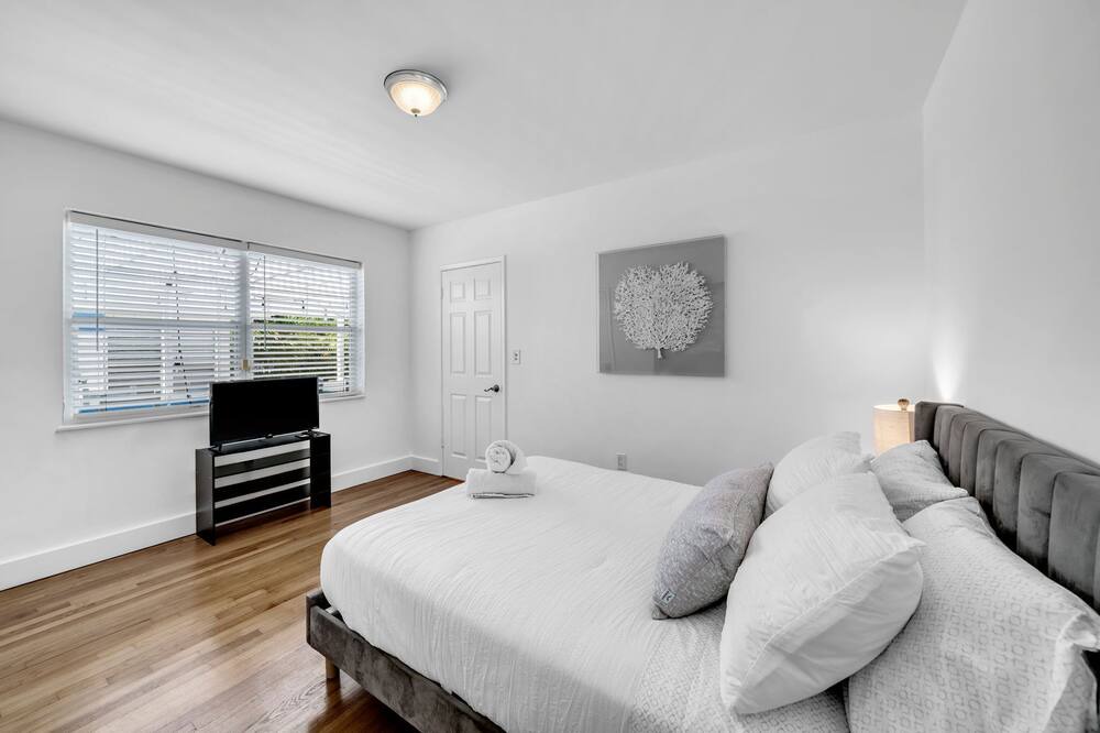 Photo of Bedroom in Miami Shores