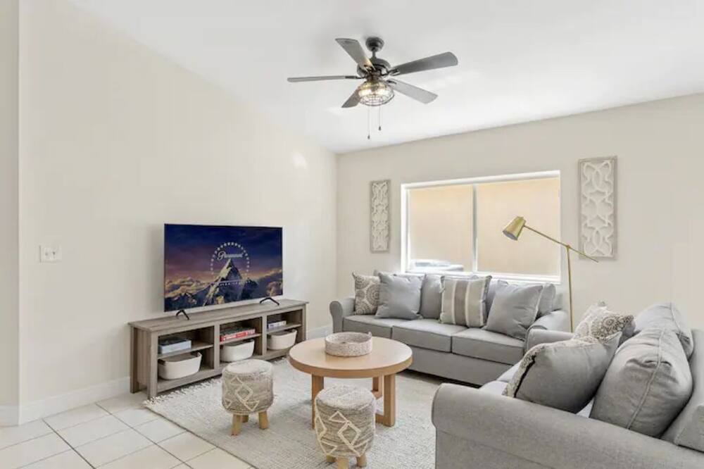Photo of Livingroom in Richmond West