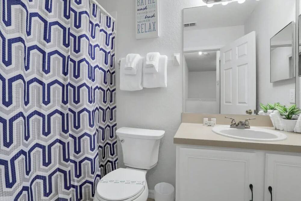 Photo of Bathroom in Regal Palms