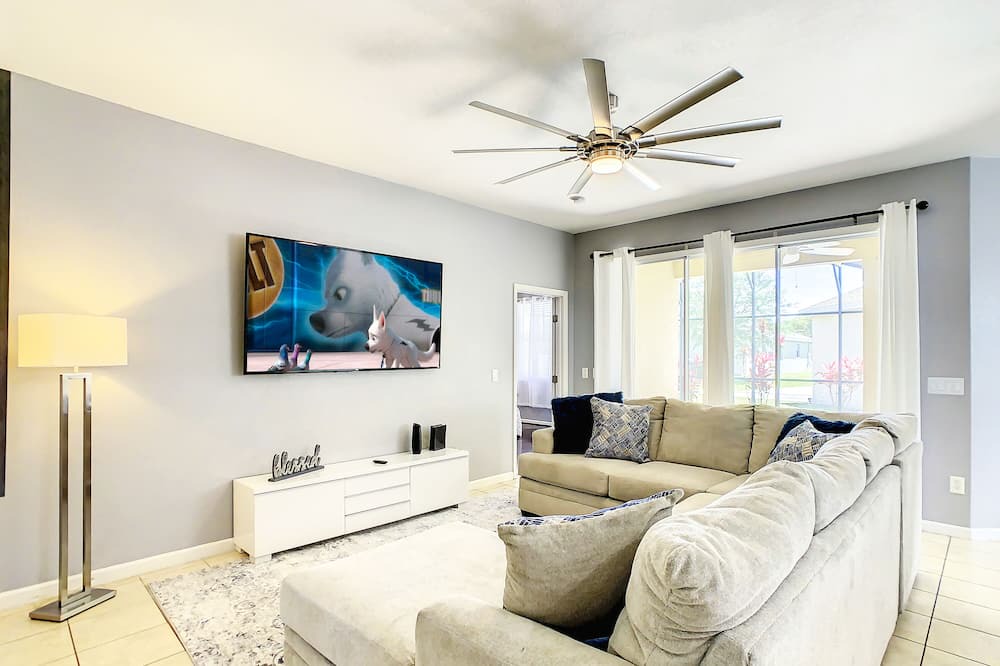 Photo of Livingroom in Trafalgar Village