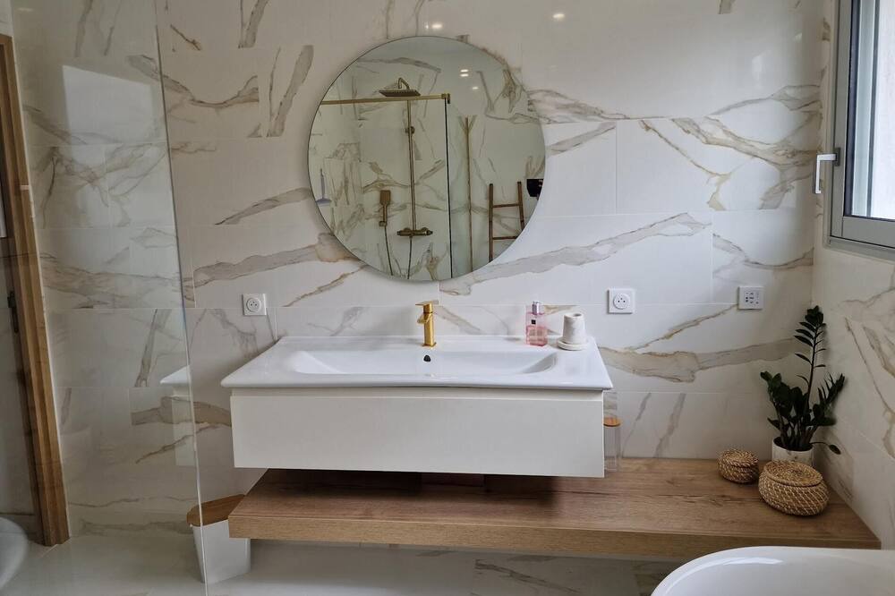 Photo of Bathroom in Saint-Chamas