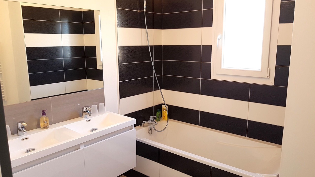 Photo of Bathroom in Entrecasteaux
