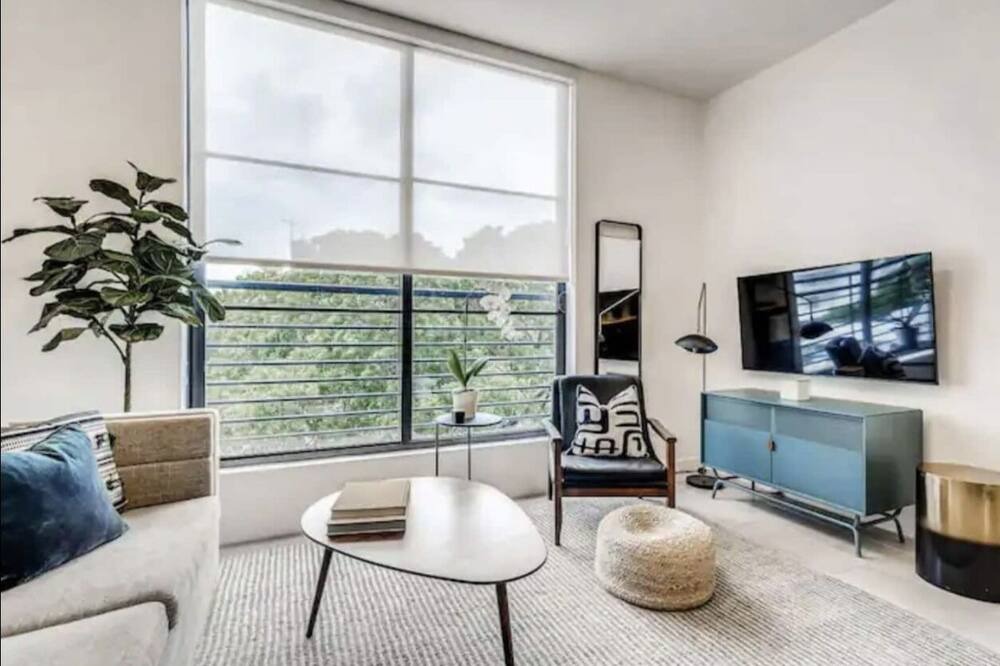 Photo of Livingroom in Midtown