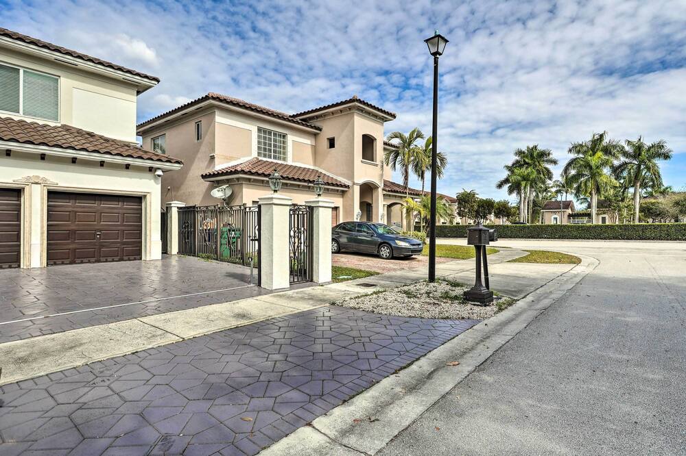 Photo of Outdoor in Tamiami