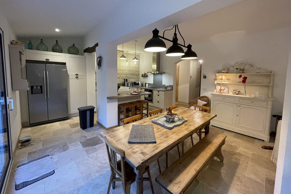 Photo of Livingroom in Fox-Amphoux