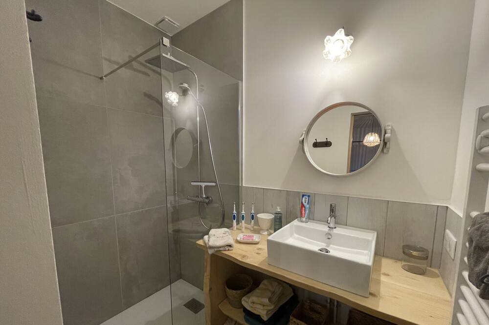 Photo of Bathroom in Fox-Amphoux
