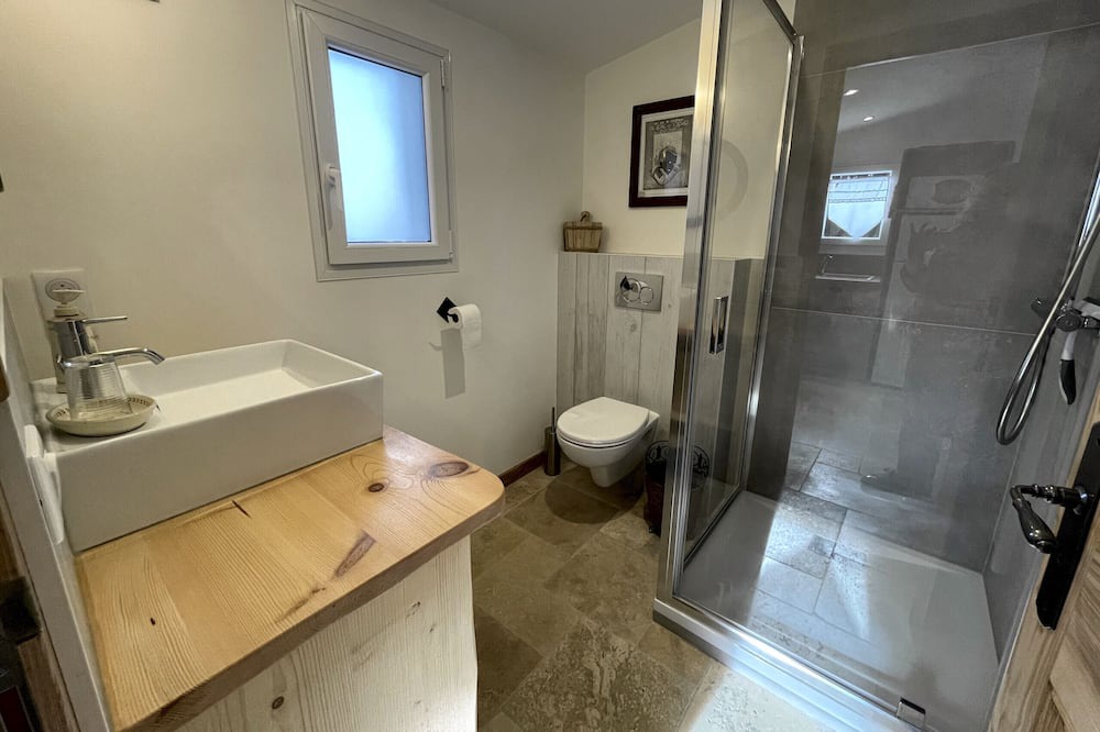 Photo of Bathroom in Fox-Amphoux