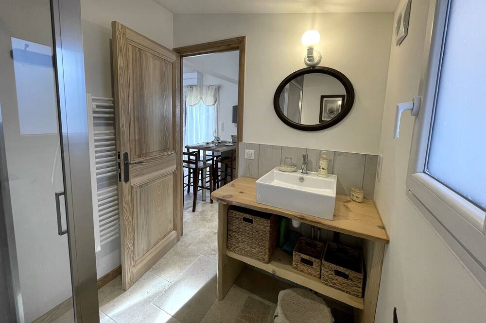 Photo of Bathroom in Fox-Amphoux