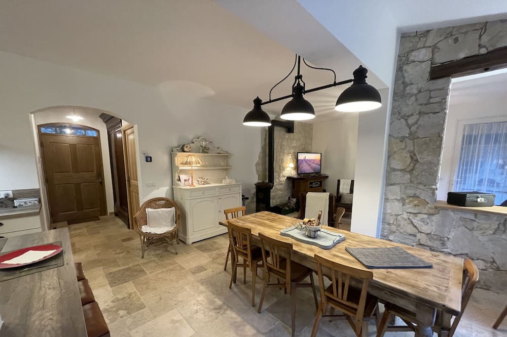 Photo of Livingroom in Fox-Amphoux
