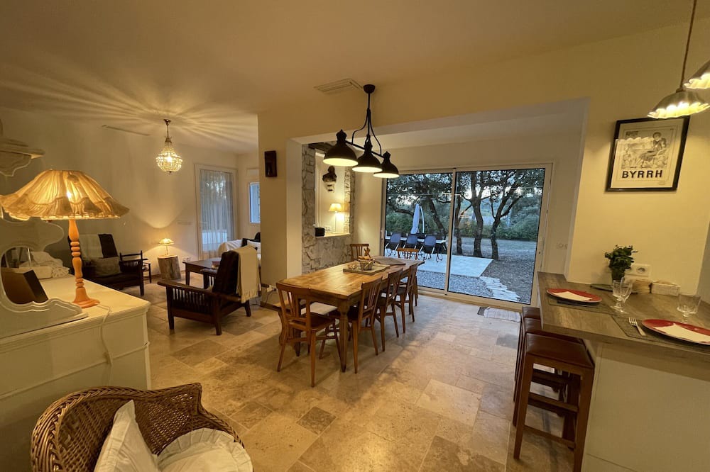 Photo of Livingroom in Fox-Amphoux
