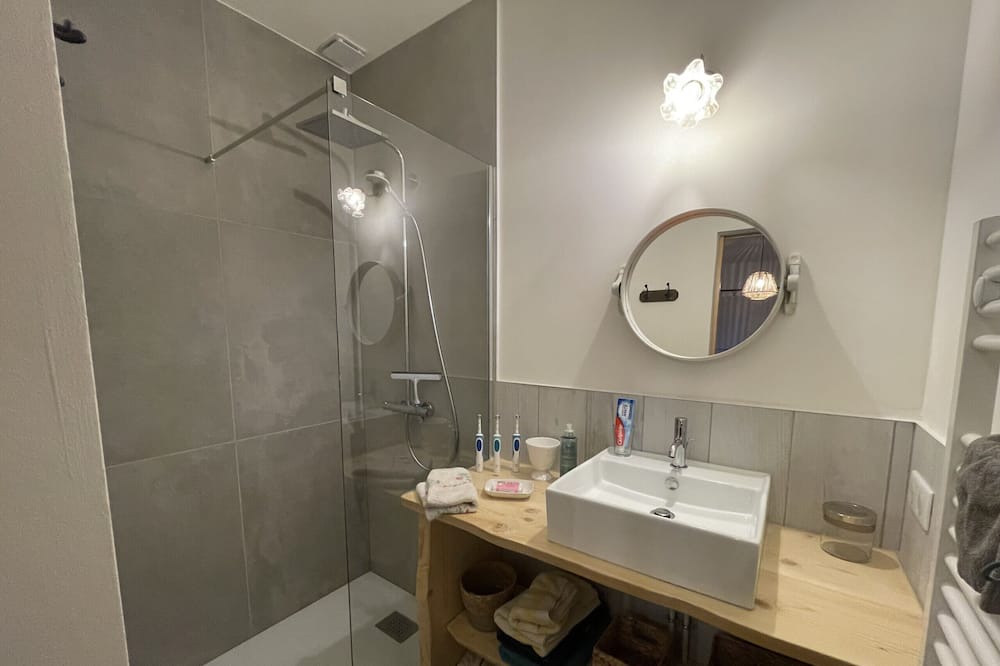 Photo of Bathroom in Fox-Amphoux