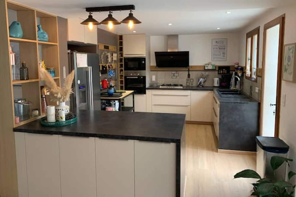 Photo of Kitchen in Meounes-les-Montrieux