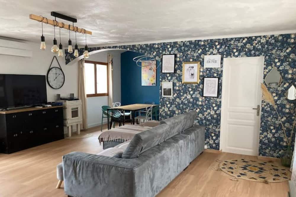 Photo of Livingroom in Meounes-les-Montrieux
