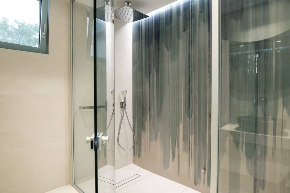 Photo of Bathroom in Elation
