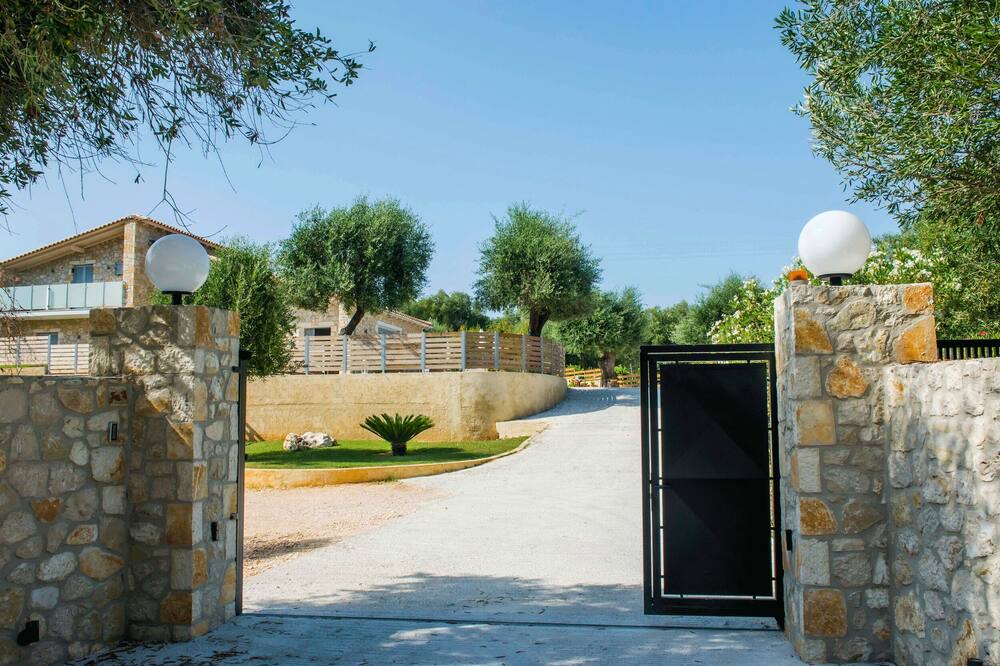 Photo of Outdoor in Peroulion
