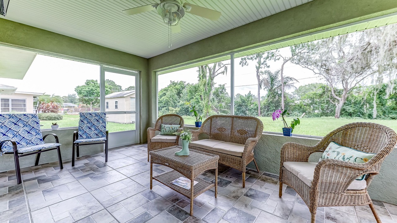 Photo of Patio Balcony in Sebring
