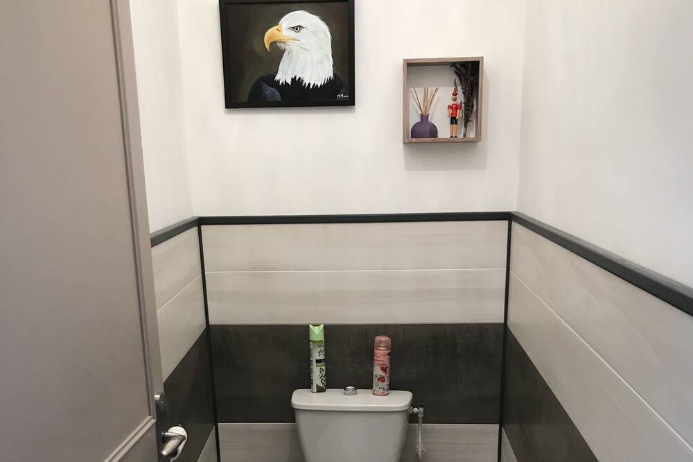 Photo of Bathroom in Varages