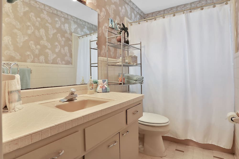Photo of Bathroom in Cypress Gardens