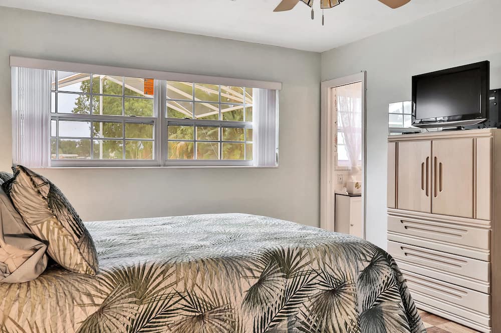 Photo of Bedroom in Cypress Gardens