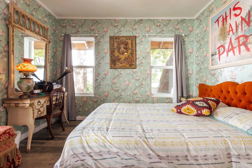 Photo of Bedroom in Midtown