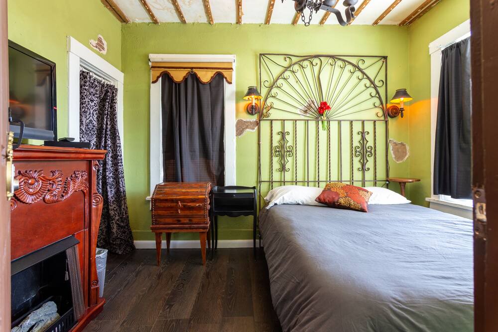 Photo of Bedroom in Midtown
