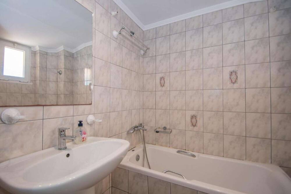 Photo of Bathroom in Alykes