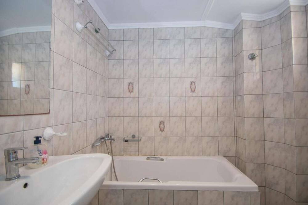 Photo of Bathroom in Alykes