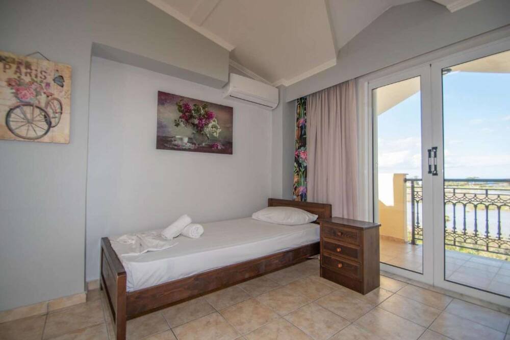 Photo of Bedroom in Alykes