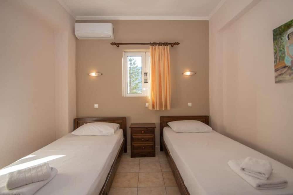Photo of Bedroom in Alykes