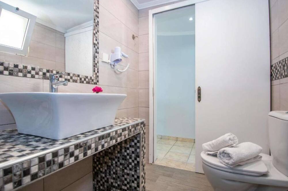 Photo of Bathroom in Alykes