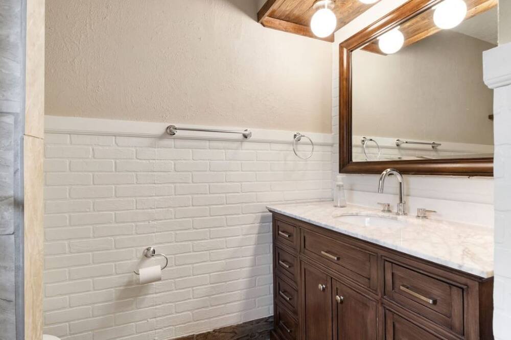 Photo of Bathroom in Lakeland