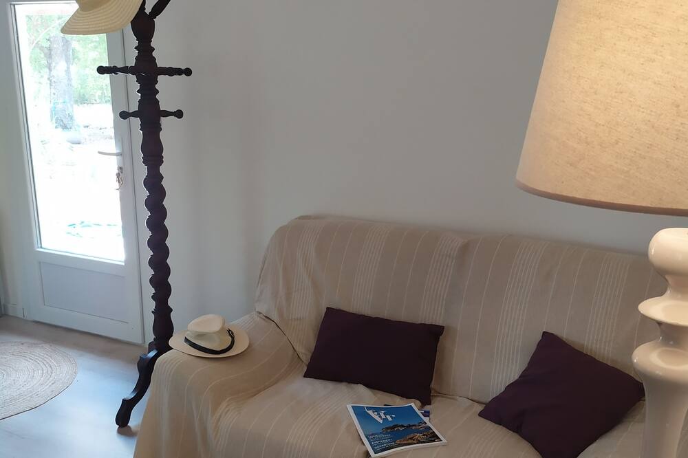 Photo of Livingroom in Fox-Amphoux