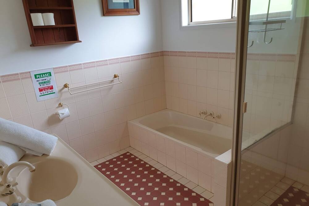 Photo of Bathroom in Willow Vale