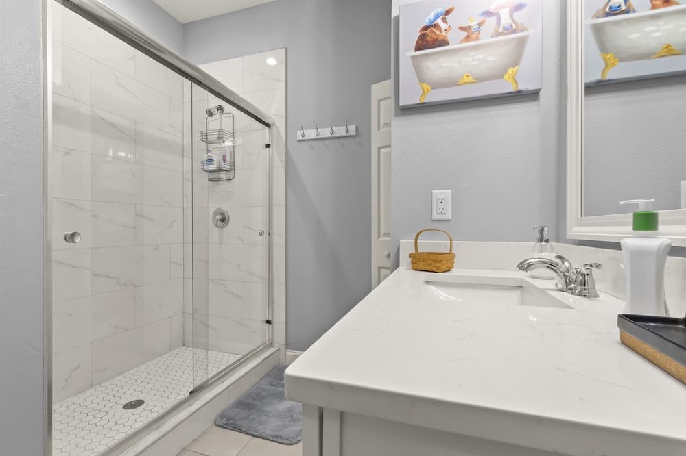 Photo of Bathroom in Clair-Mel City