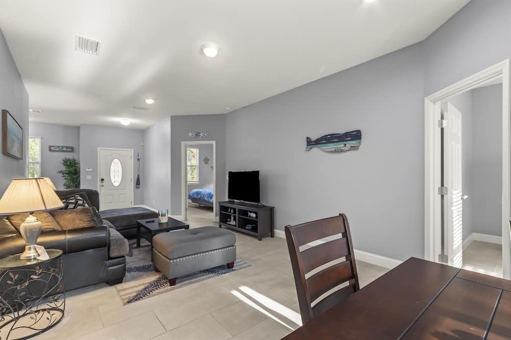 Photo of Livingroom in Clair-Mel City