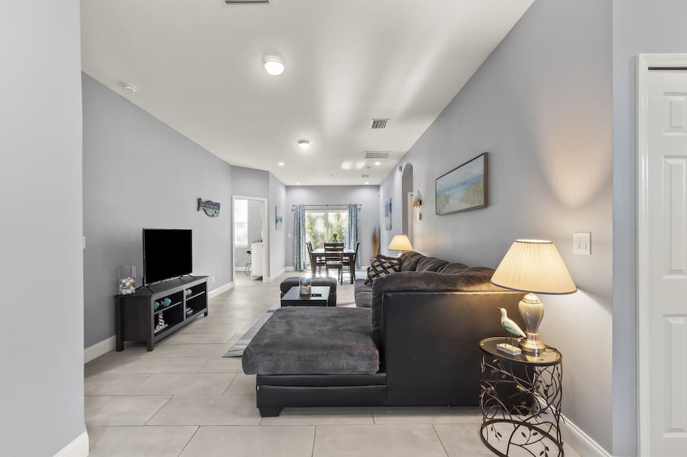 Photo of Livingroom in Clair-Mel City
