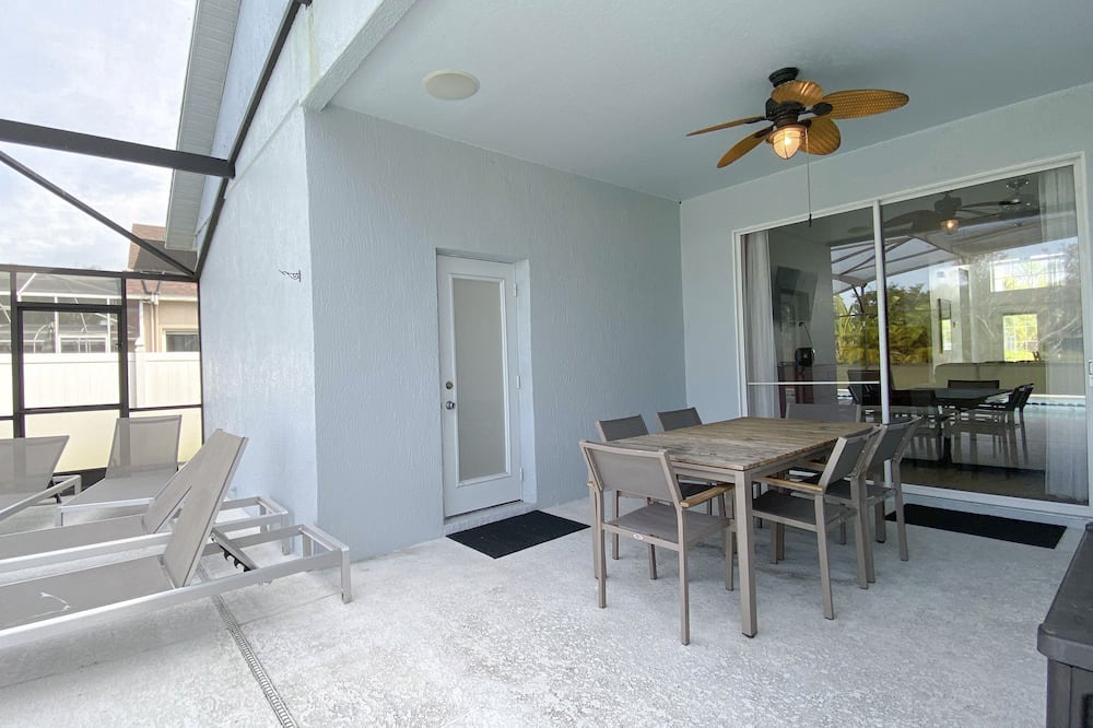 Photo of Patio Balcony in Crescent Lakes