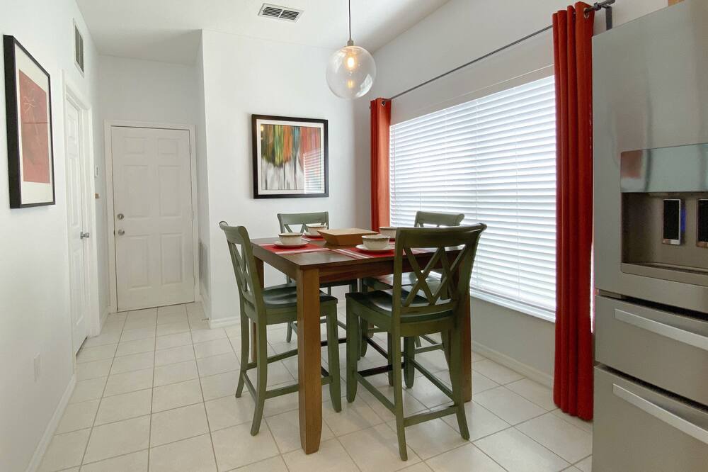 Photo of Kitchen in Crescent Lakes