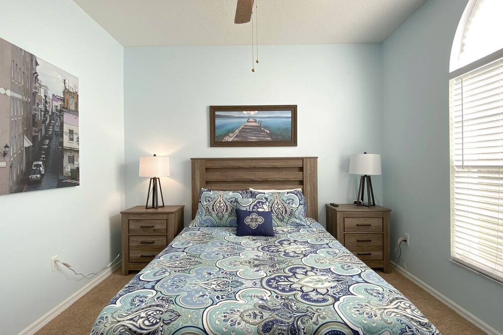 Photo of Bedroom in Crescent Lakes