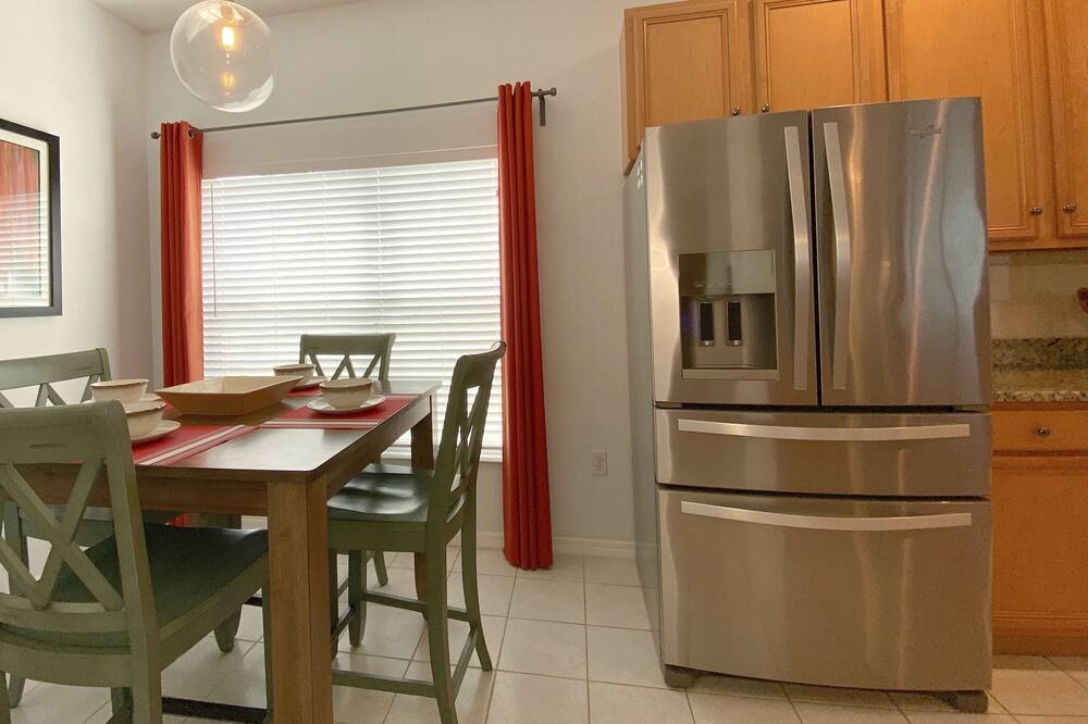 Photo of Kitchen in Crescent Lakes
