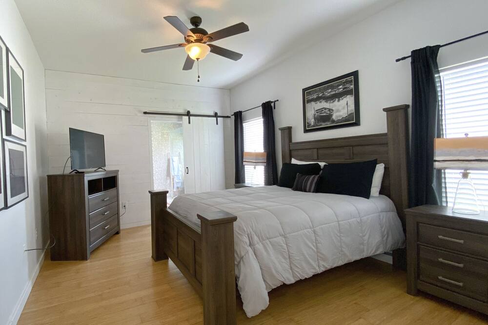 Photo of Bedroom in Crescent Lakes