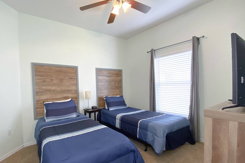 Photo of Bedroom in Crescent Lakes