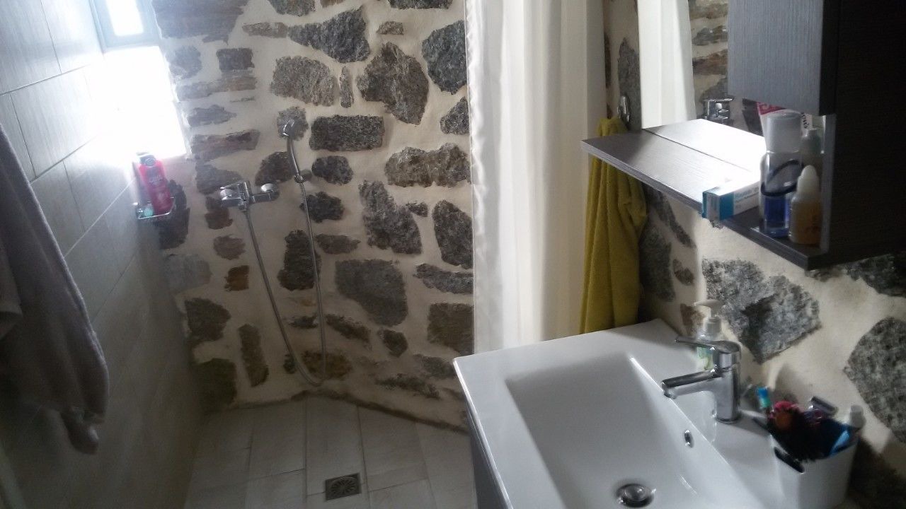 Photo of Bathroom in Glinado