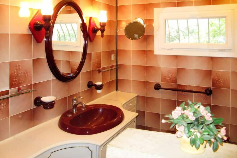 Photo of Bathroom in Gonfaron