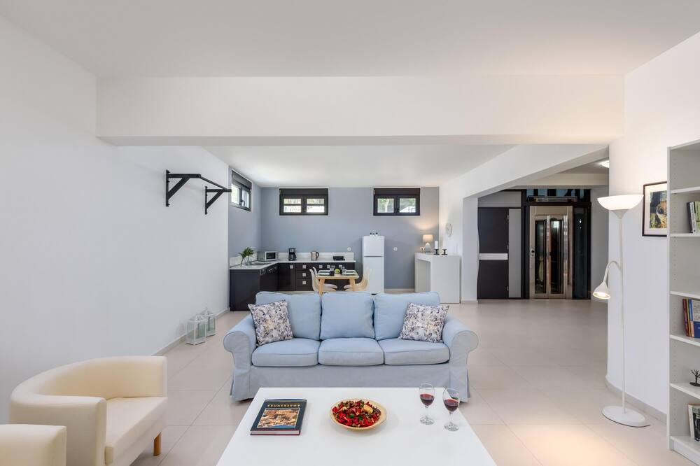 Photo of Livingroom in Kallithea