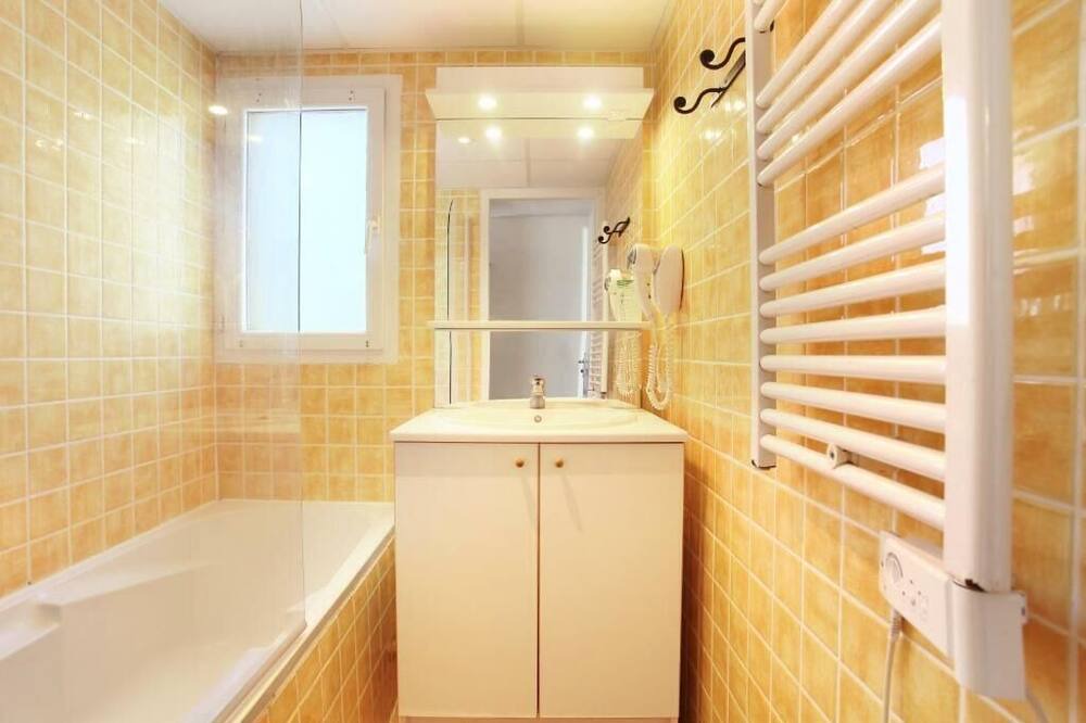 Photo of Bathroom in Greoux-les-Bains