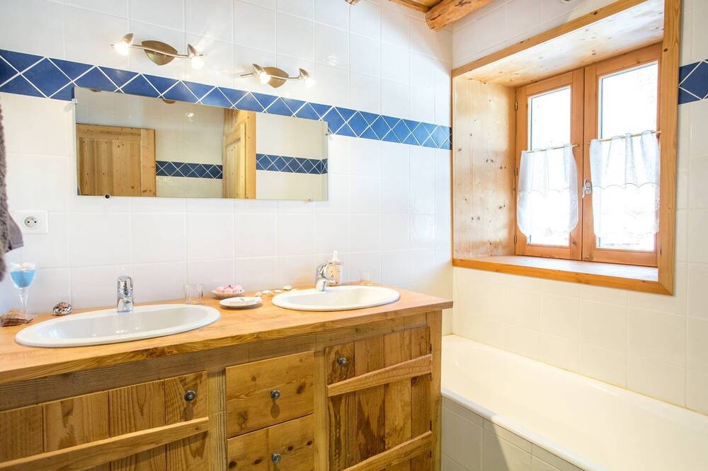 Photo of Bathroom in Montroc