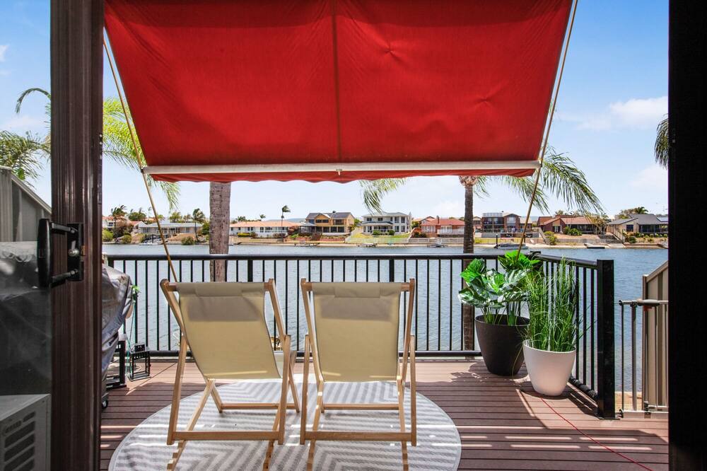 Photo of Patio Balcony in Mermaid Waters