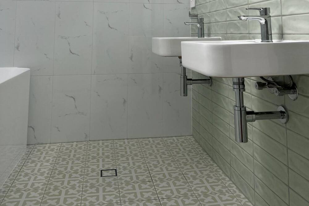 Photo of Bathroom in Mermaid Waters